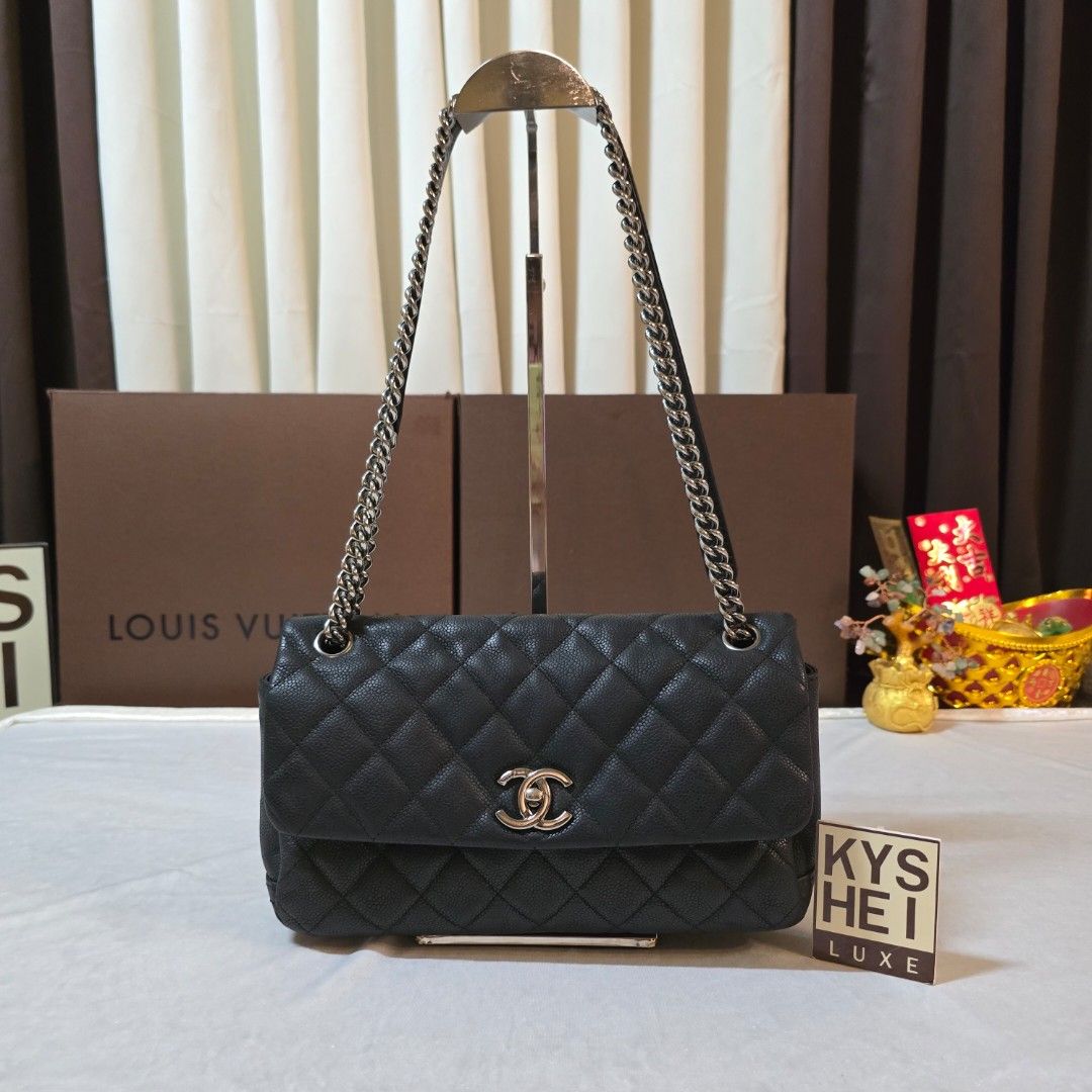 Chanel Caviar Med Flap🖤 (Category: Luxury Bags & Wallets) located in Paranaque City. Submitted by kyshei (Listing ID 1468581399, Image 1). Description: 💯legit/orig money back guaranteed👍.