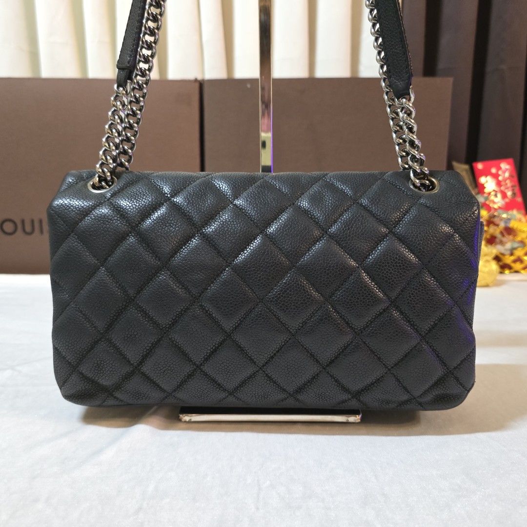 Chanel Caviar Med Flap🖤 (Category: Luxury Bags & Wallets) located in Paranaque City. Submitted by kyshei (Listing ID 1468581399, Image 3). Description: 💯legit/orig money back guaranteed👍.