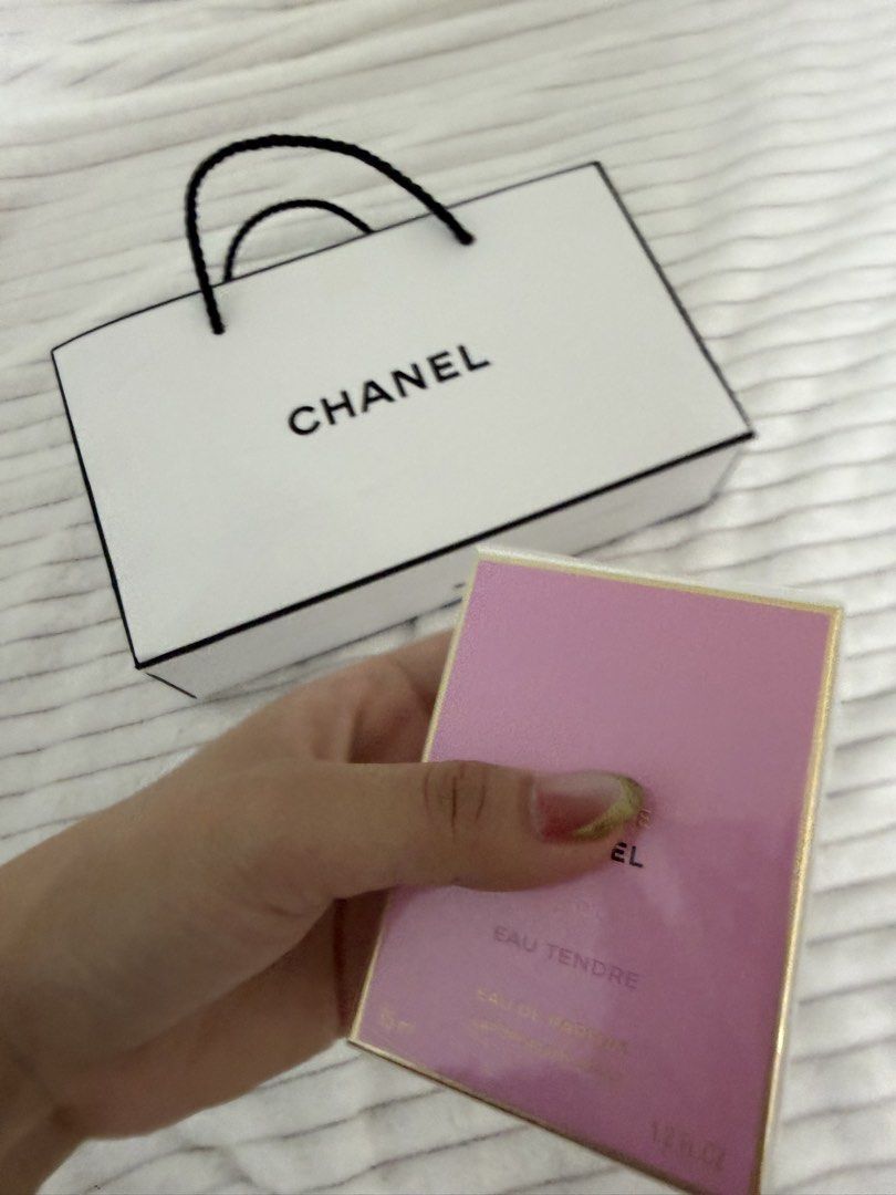 Chanel Chance Eau Tendre Eau de Parfum 35ml (Category: Fragrance & Deodorants) located in Rizal. Submitted by kianapreloves (Listing ID 1468584079, Image 3). Description: - Chanel Chance Eau Tendre Eau de Parfum - Size: 35ml bottle - Condition: Brand new, still sealed in original pink packaging (unopened and untouched) - Inclusion: Official Chanel paper gift bag included - Guaranteed authentic 💯 -bought from Japan 🇯🇵.