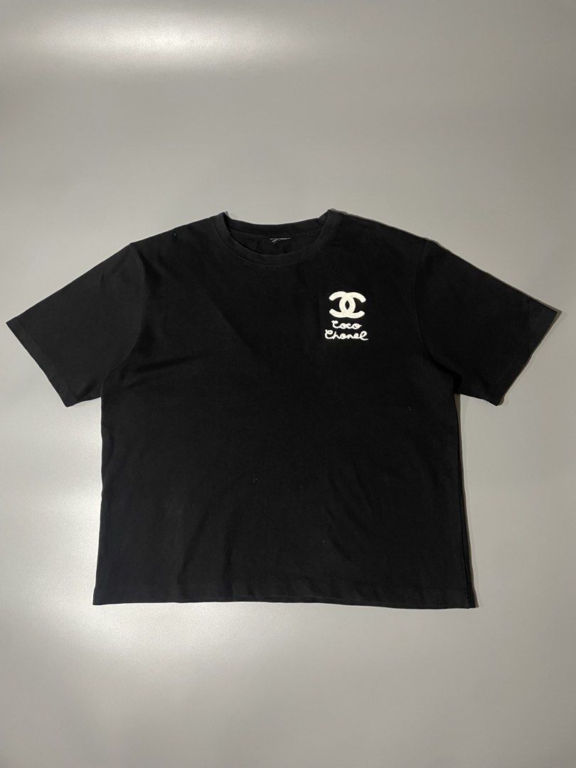 Chanel CoCo Shirt (Category: Tshirts & Polo Shirts ) located in Leyte. Submitted by vincentjohn3 (Listing ID 1468653035, Image 1). Description: Coco Chanel Large (Boxy) Width 23 Length: 25 Issue: Cut neck tag Excellent condition Color Rate: 9.8/10 .