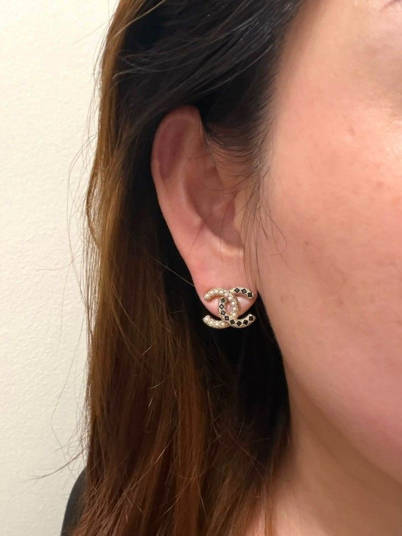 Chanel Earrings (Category: Luxury Accessories) located in Manila. Submitted by blings_thingies (Listing ID 1468528489, Image 3). Description: with pouch.