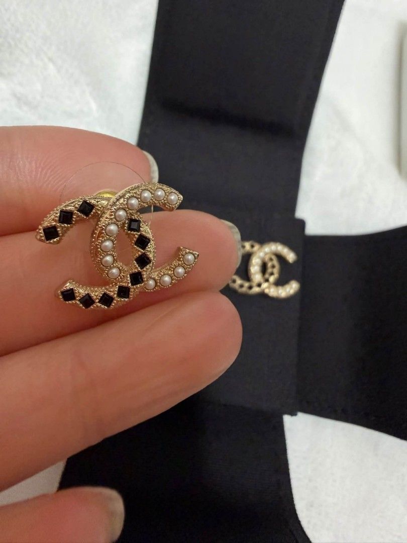 Chanel Earrings (Category: Luxury Accessories) located in Manila. Submitted by blings_thingies (Listing ID 1468528489, Image 1). Description: with pouch.