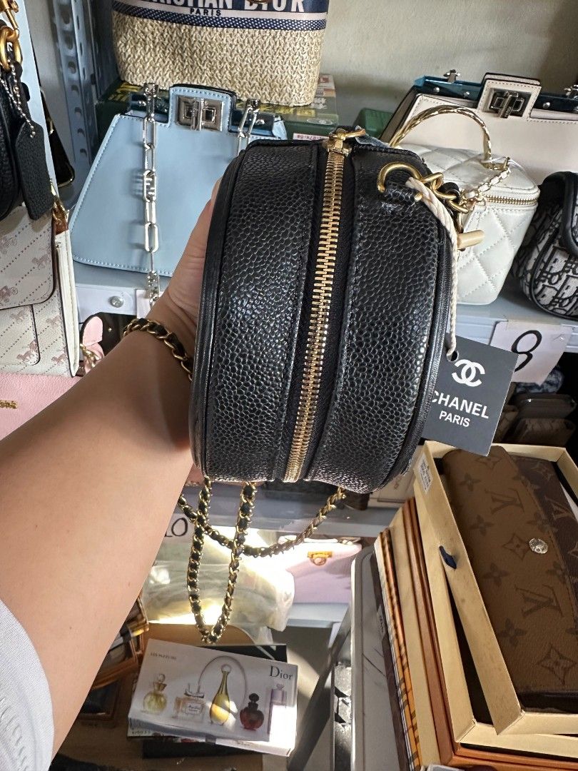Chanel Micro Bag (Category: Cross-body Bags) located in Binmaley. Submitted by amayscollections2 (Listing ID 1468612447, Image 3). Description: Sale Origquality Chanel Caviar Micro Bag cute cute in person with box and dustbag for only ₱650+sf payment first ₱720+sf cash on delivery We Ship Nationwide🚚.