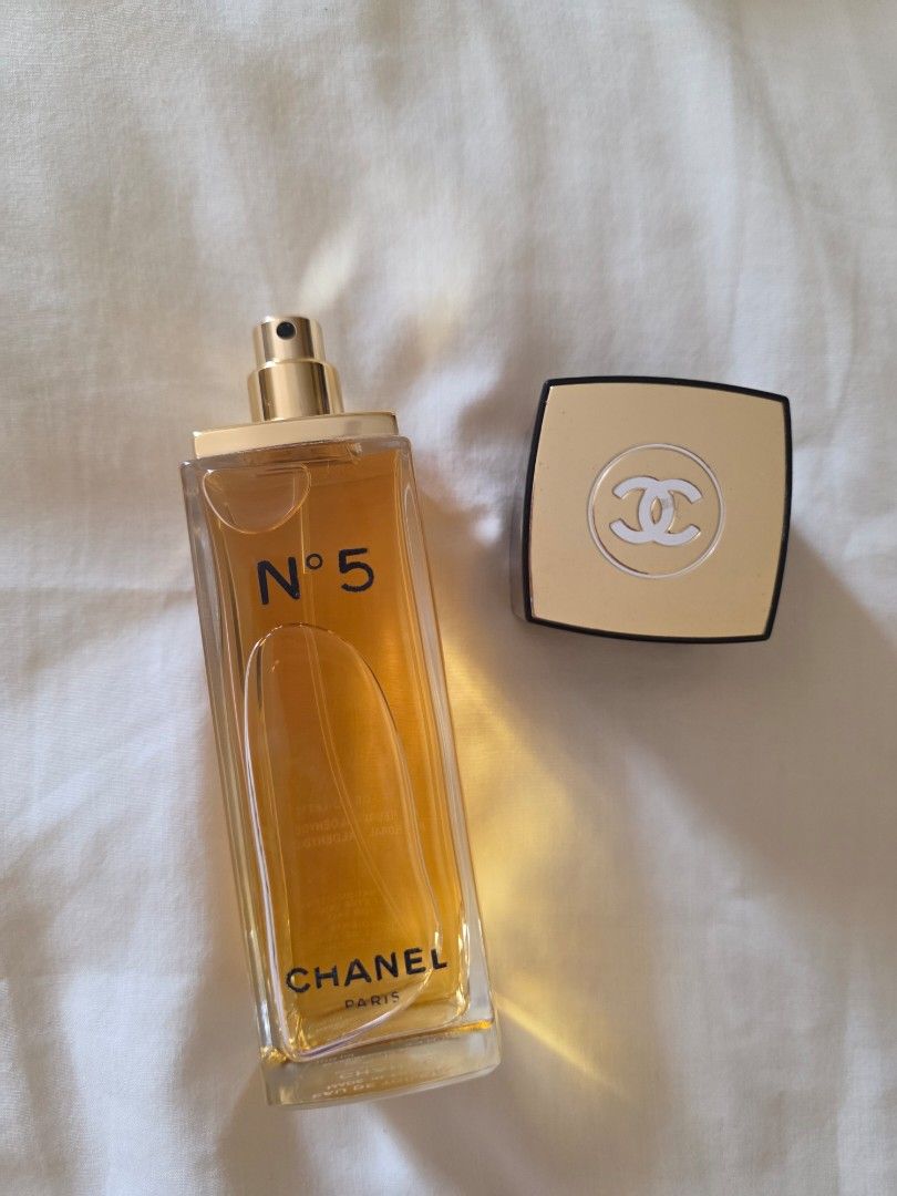 Chanel N°5 Eau de Toilette 100ml (Category: Fragrance & Deodorants) located in Pasig City. Submitted by kwishhy (Listing ID 1468531620, Image 2). Description: - Authentic Chanel N°5 Eau de Toilette 100ml spray bottle - Tester unit - Timeless floral aldehydic scent with amber-colored juice - NO BOX.