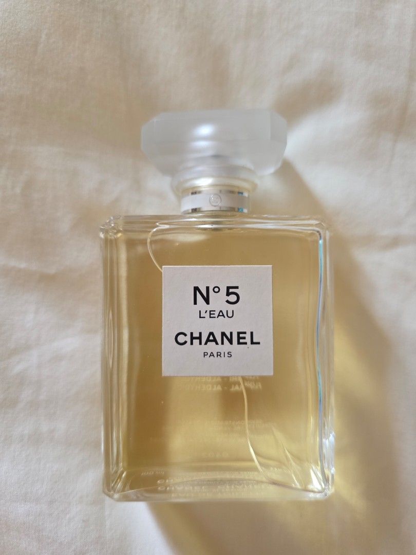 Chanel No. 5 L'Eau Eau de Toilette 100ml (Category: Fragrance & Deodorants) located in Pasig City. Submitted by kwishhy (Listing ID 1468531201, Image 3). Description: - Authentic Chanel No. 5 L'Eau 100ml tester bottle - Concentration: Eau de Toilette - Tester unit - Fragrance profile: Fresh, floral, and aldehydic - Ideal as a crisp and elegant daily signature scent - NO BOX.