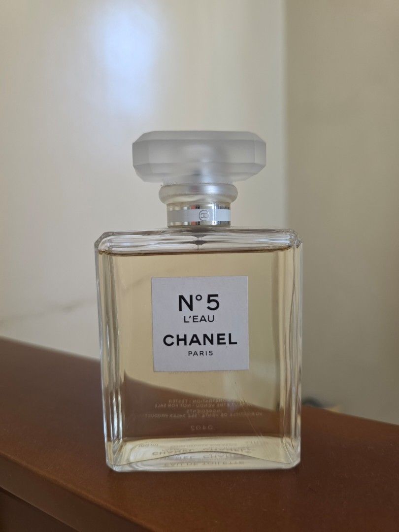 Chanel No. 5 L'Eau Eau de Toilette 100ml (Category: Fragrance & Deodorants) located in Pasig City. Submitted by kwishhy (Listing ID 1468531201, Image 1). Description: - Authentic Chanel No. 5 L'Eau 100ml tester bottle - Concentration: Eau de Toilette - Tester unit - Fragrance profile: Fresh, floral, and aldehydic - Ideal as a crisp and elegant daily signature scent - NO BOX.