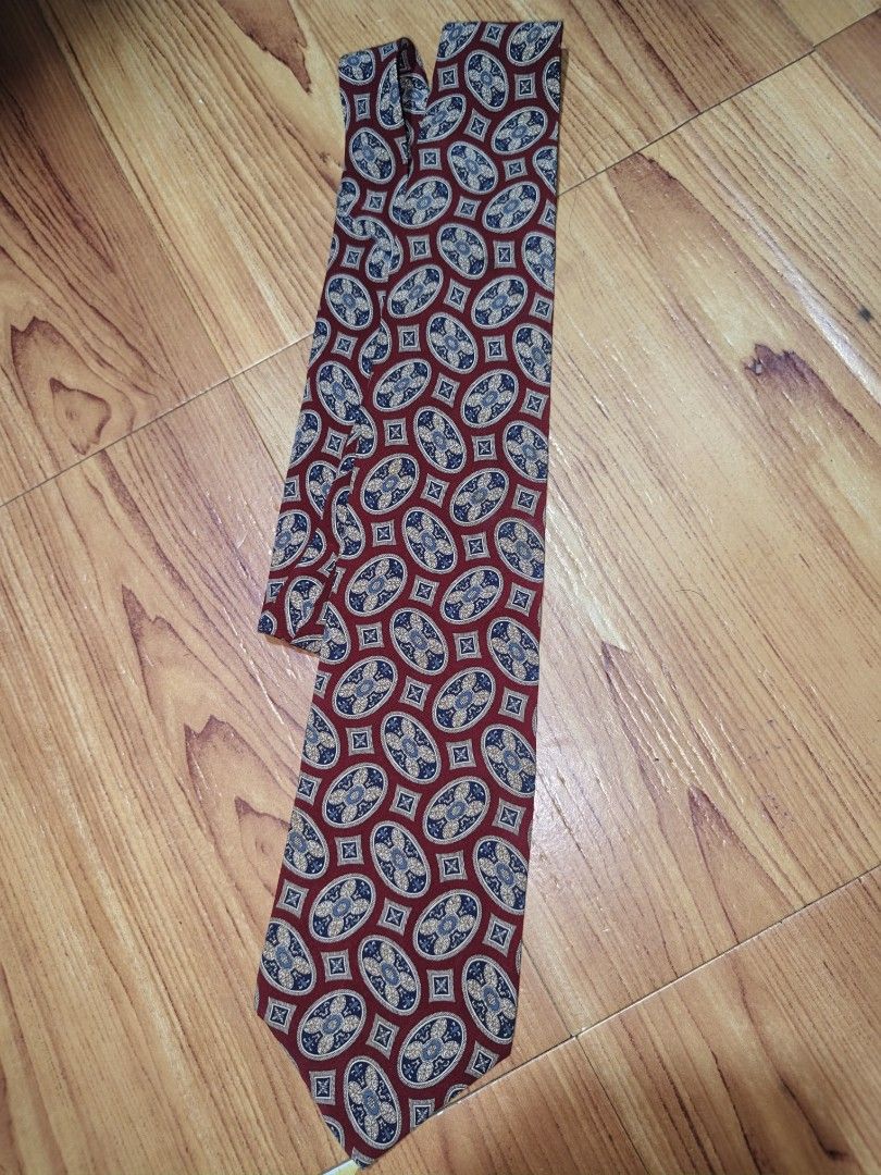 Chaps Ralph Lauren Silk Tie Burgundy Medallion Pattern (Category: Ties) located in Pasay City. Submitted by menard_jacob (Listing ID 1468582671, Image 1). Description: - Brand: Chaps Ralph Lauren - Design: Burgundy with blue and beige medallion pattern - Origin: Made in USA with imported fabric - Fit: Standard width and length - Condition: Clean, excellent, and ready to wear for work or formal events ₱550 Free Shipping 📩📩📩.