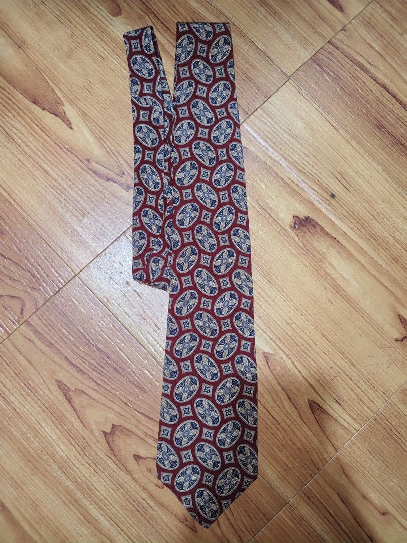 Chaps Ralph Lauren Silk Tie Burgundy Medallion Pattern (Category: Ties) located in Pasay City. Submitted by menard_jacob (Listing ID 1468582671, Image 2). Description: - Brand: Chaps Ralph Lauren - Design: Burgundy with blue and beige medallion pattern - Origin: Made in USA with imported fabric - Fit: Standard width and length - Condition: Clean, excellent, and ready to wear for work or formal events ₱550 Free Shipping 📩📩📩.