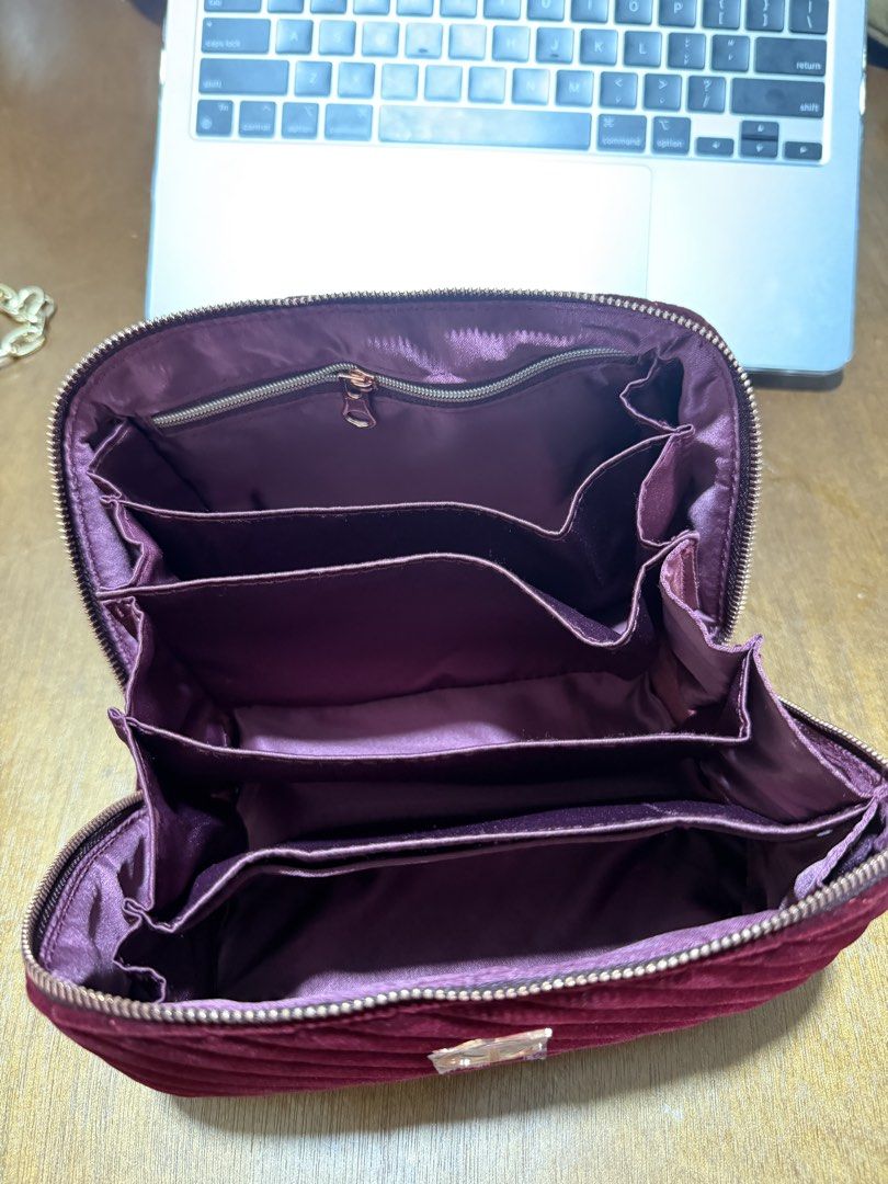 charlotte tilbury makeup bag (Category: Makeup) located in Quezon City. Submitted by frappiechin0 (Listing ID 1468681224, Image 2). Description: .