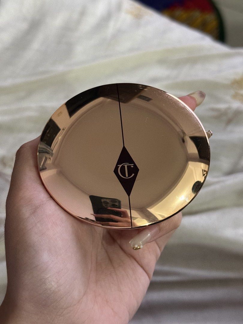 Charlotte Tilbury powder (Category: Makeup) located in Pateros City. Submitted by wieepaa_ (Listing ID 1468634966, Image 1). Description: - medium shade (not my shade pla) - used once lang:( - i still have the box! .