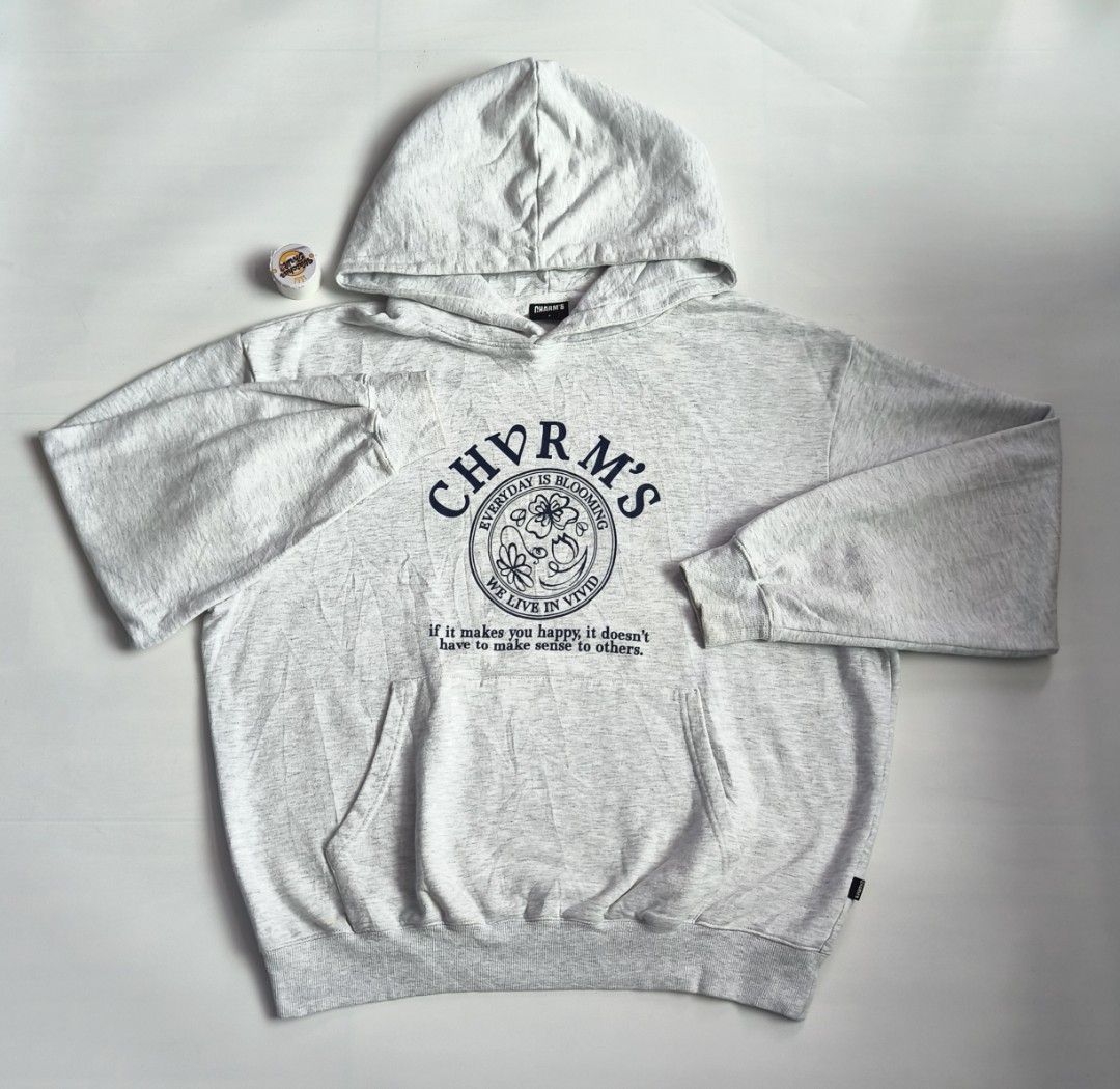 Charm’s Graphic Hoodie (Category: Hoodies) located in Manapla. Submitted by gentleturtle_3dc683 (Listing ID 1468681555, Image 1). Description: Charm’s Graphic Hoodie 💵 ₱ 169 from 239 📏 Size: 2XL (26 ½ x 28) 🎨 Color Rate: 9.5 /10 or better ✨ Condition: Great ⚠️ Issue: Minor stains Pre-loved thrifted item. 💬 Message us for inquiries!.