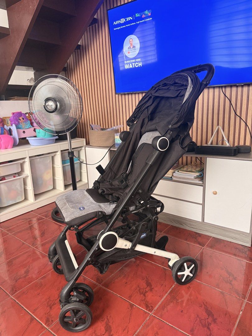 Chicco Stroller | Pre-Loved | Compact & Foldable (Category: Strollers) located in Manila. Submitted by calmeagle_e98ca7 (Listing ID 1468624094, Image 3). Description: Pre-loved Chicco stroller in good condition! 👶🏻✈️ Perfect for everyday use and travel — compact, lightweight, and cabin-approved, making it convenient for air travel. ✨ Features: ✈️ Cabin-approved / travel-friendly Lightweight and easy to maneuver Compact and easy to fold Carrying