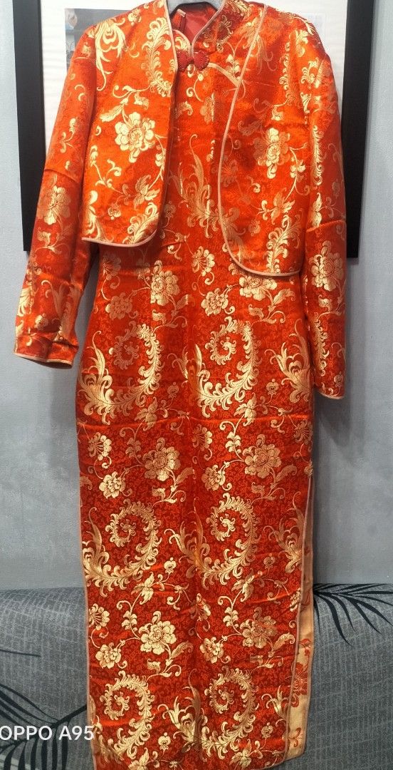 Chinese Dress (Category: Dresses) located in Quezon City. Submitted by boybits1 (Listing ID 1468640317, Image 3). Description: Selling Chinese dress for only 500php bawas gamit at nakatambak lang kasya sa 4"11 na payat na babae loc: Holy Spirit, QC.