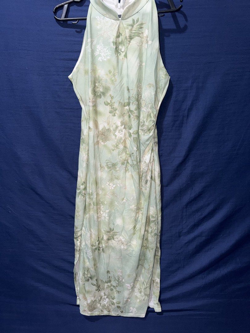 Chinese Green Dress (Category: Dresses) located in Pasay City. Submitted by kamilush (Listing ID 1468600553, Image 1). Description: Super nice and body hugging.