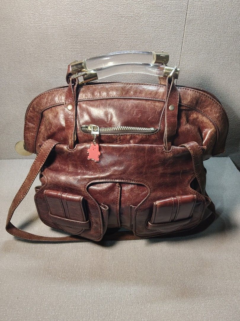 CHLOÈ SASKIA BURGUNDY BAG (Category: Luxury Bags & Wallets) located in Valencia. Submitted by coolwolf_27a64f (Listing ID 1468643318, Image 1). Description: DIMENSION 17X15 SIGN OF USE RUBS ON LEATHER NO MAJOR FLAWS ☺️❗ This gorgeous Chloe Brown Leather Studded Saskia Square Tote Bag will become your new favorite bag! It features beautiful rich brown leather with intricate details such as a rounded metal and Lucite bar handle, zipped coin compart