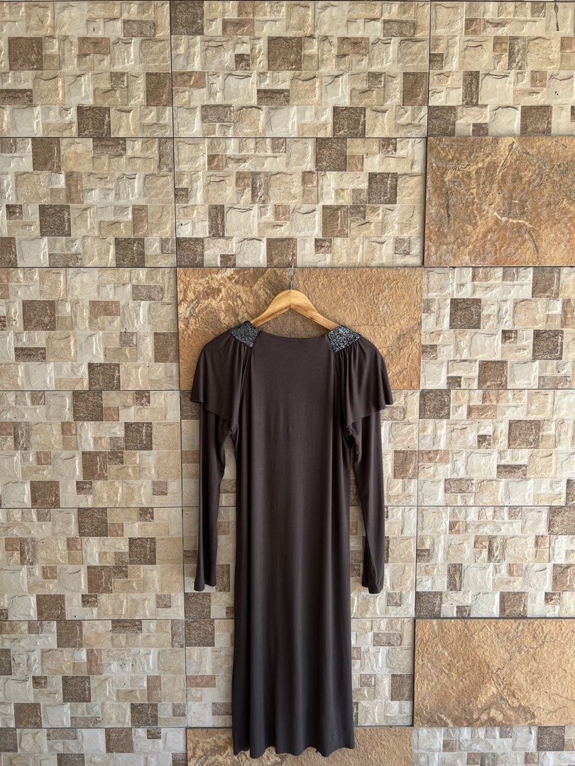 CHLOE - LONGSLEEVE DRESS (Category: Dresses) located in Bacolod City. Submitted by timelessbyjosh (Listing ID 1468548400, Image 2). Description: BEST FOR Y2K & GOTHIC OUTFITS SIZE : US 1 ACTUAL COLOR : DARK BROWN COLOR RATE : 9 OUT OF 10 CONDITION : EXCELLENT MATERIAL : MADE IN : CHINA FLAWS : NONE DIMENSIONS LENGTH - 43 WIDTH ( ARMPIT TO ARMPIT )- 19 WAIST - 40 — SAFE TO STRETCH FABRIC MEASUREMENT TAKEN WHILE LAYING FLAT. PLEASE COMPARE THE MEAS