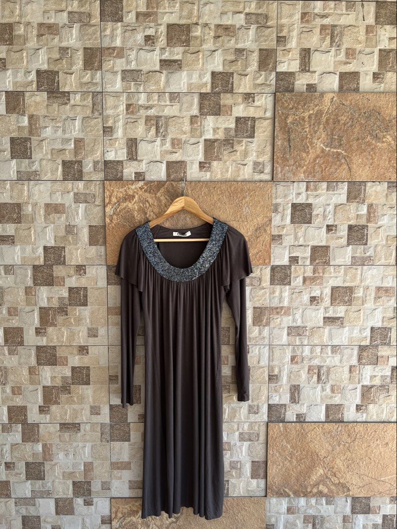 CHLOE - LONGSLEEVE DRESS (Category: Dresses) located in Bacolod City. Submitted by timelessbyjosh (Listing ID 1468548400, Image 1). Description: BEST FOR Y2K & GOTHIC OUTFITS SIZE : US 1 ACTUAL COLOR : DARK BROWN COLOR RATE : 9 OUT OF 10 CONDITION : EXCELLENT MATERIAL : MADE IN : CHINA FLAWS : NONE DIMENSIONS LENGTH - 43 WIDTH ( ARMPIT TO ARMPIT )- 19 WAIST - 40 — SAFE TO STRETCH FABRIC MEASUREMENT TAKEN WHILE LAYING FLAT. PLEASE COMPARE THE MEAS