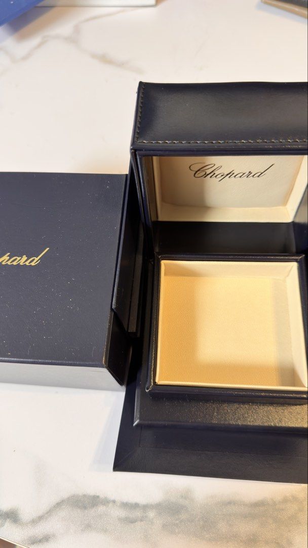 Chopard box （分類：手錶）位於 Hong Kong。 由 paul_ip2020 提交（商品編號 1468679873，圖片 1）。簡介： Shown 3.75x3.85x4 inch Ship by SF。