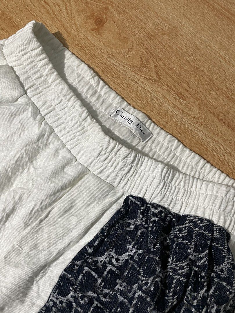 Christian Dior Knee-Monogram Sweatpants (Category: Luxury Apparel) located in Manila. Submitted by claii_collection (Listing ID 1468532147, Image 3). Description: Christian Dior Knee-Monogram Sweatpants - 30-36x34 - Excellent Condition - Christian Dior Waist Tags.