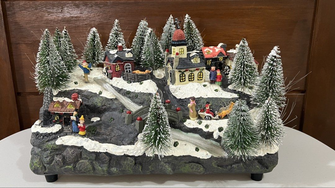 Christmas Village (Category: Other Home Decor) located in Bacoor. Submitted by pktd10 (Listing ID 1468629722, Image 2). Description: Hindi ko po nagamit. Needs transformer. 110v. Fiber lights only walang sounds..