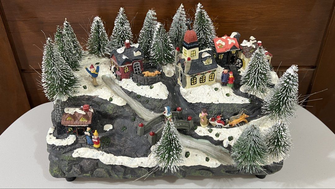 Christmas Village (Category: Other Home Decor) located in Bacoor. Submitted by pktd10 (Listing ID 1468629722, Image 3). Description: Hindi ko po nagamit. Needs transformer. 110v. Fiber lights only walang sounds..