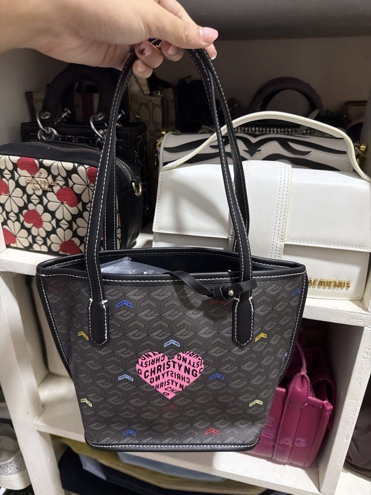 Christy Ng (Category: Shoulder Bags) located in Pasig City. Submitted by rashamd (Listing ID 1468629993, Image 1). Description: 📌NOT OG BOUGHT ORANGE APP 📌MIRROR.