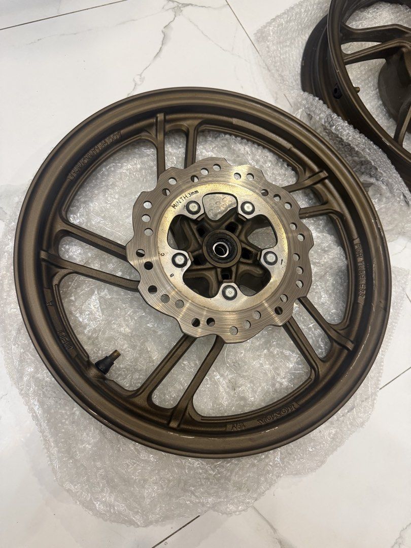 CLICK V3 STOCK MAGS BRONZE FINISH (Category: Tires & Rims) located in Manila. Submitted by jrmh_mrno (Listing ID 1468709366, Image 2). Description: Click Stock Mags Bronze Finish Honest issue: Minor scratches RFS: NEED FUNDS.