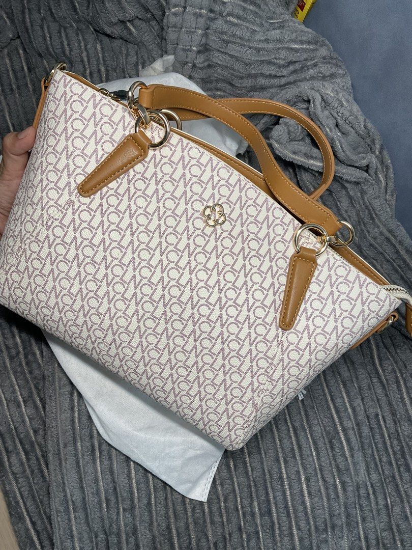 CLN Vienne Handbag (Category: Tote Bags) located in Manila. Submitted by tinaally (Listing ID 1468624548, Image 1). Description: Never used RFS: ayaw nung pagbibigyan.