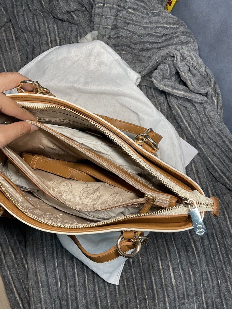 CLN Vienne Handbag (Category: Tote Bags) located in Manila. Submitted by tinaally (Listing ID 1468624548, Image 3). Description: Never used RFS: ayaw nung pagbibigyan.
