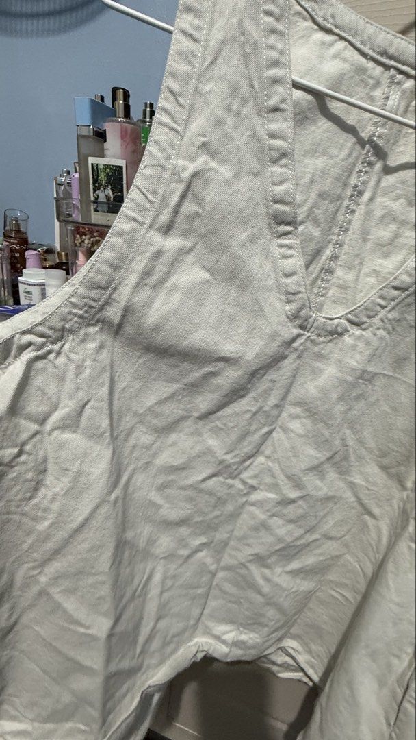 Cloudnine Linen Top (Category: Sleeveless) located in Quezon City. Submitted by dinesaur (Listing ID 1468696522, Image 3). Description: .