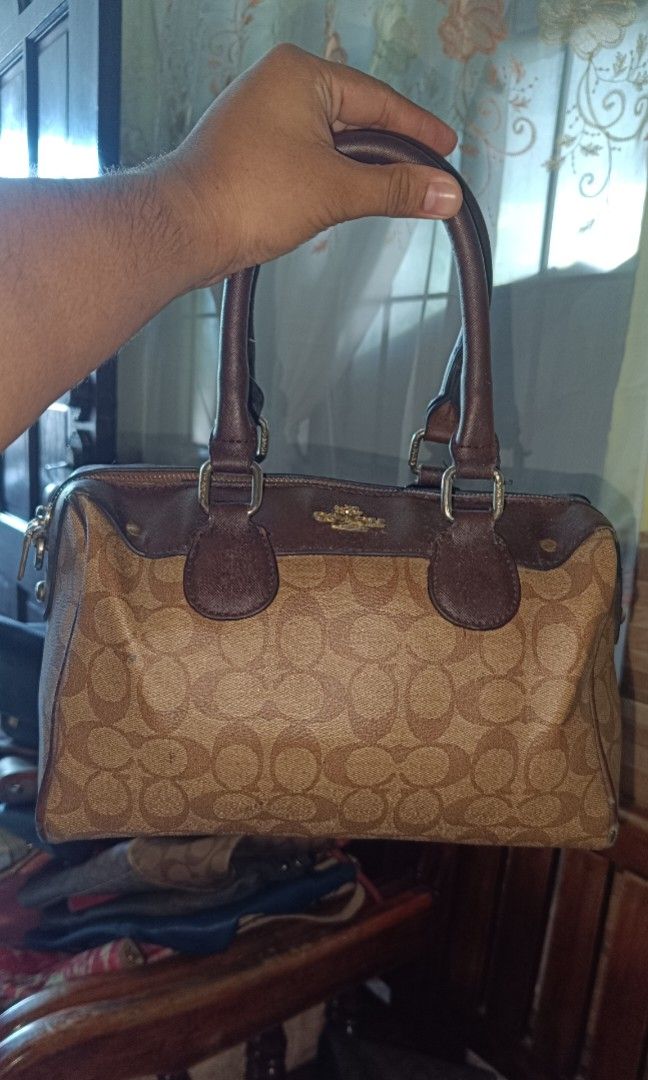 Coach Batch 1 (Category: Luxury Bags & Wallets) located in Cavite. Submitted by maemhayeo4 (Listing ID 1468508626, Image 3). Description: Dm for more details 📤📤📤 Bennett Satchel CHOCO ❌SOLD❌.