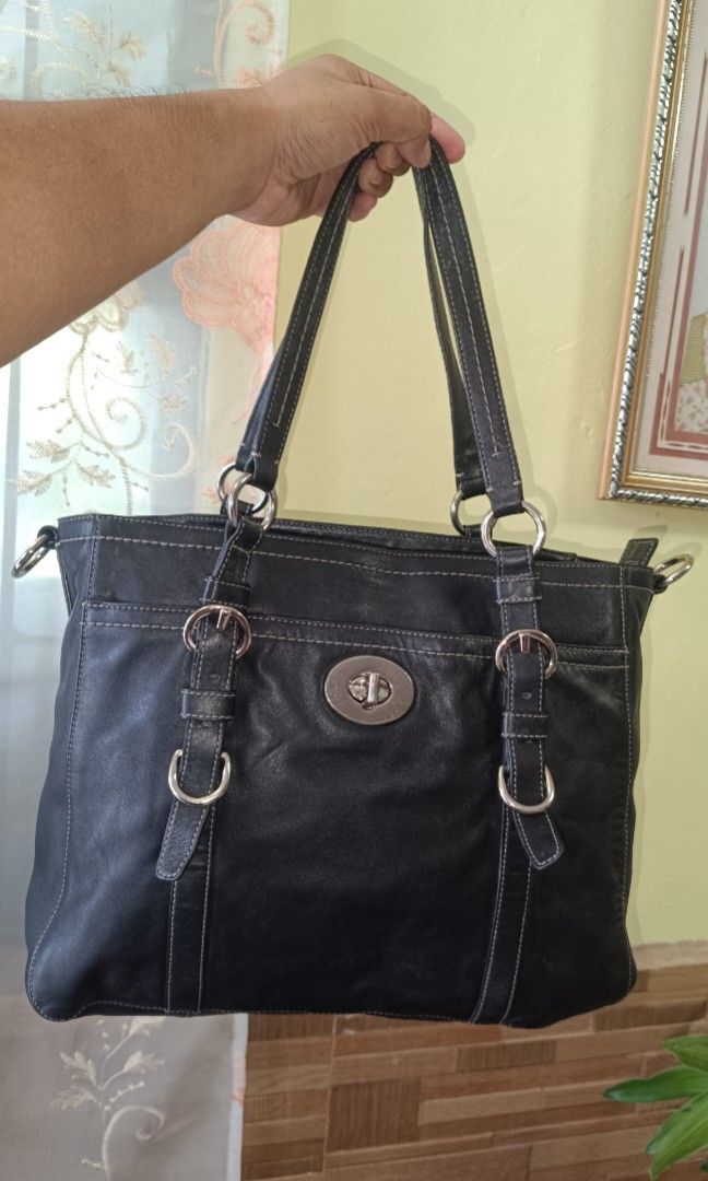 Coach Batch 2 (Category: Luxury Bags & Wallets) located in Cavite. Submitted by maemhayeo4 (Listing ID 1468508827, Image 1). Description: Dm for more details 📤📤📤 BROWN TOTE ❌SOLD❌.