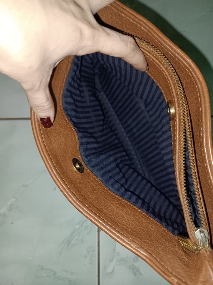 Coach Brown Leather Crossbody Bag (Category: Cross-body Bags) located in Manila. Submitted by caaths_collection (Listing ID 1468663633, Image 3). Description: - Coach leather crossbody bag - The bag has issues, so it will be up to you how to restore or fix it. No return / no refund policy. - Features: Adjustable shoulder strap, zip-top closure, front slip pocket, and interior zipper/slip compartments - Hardware: Gold-tone with embossed Coach logo