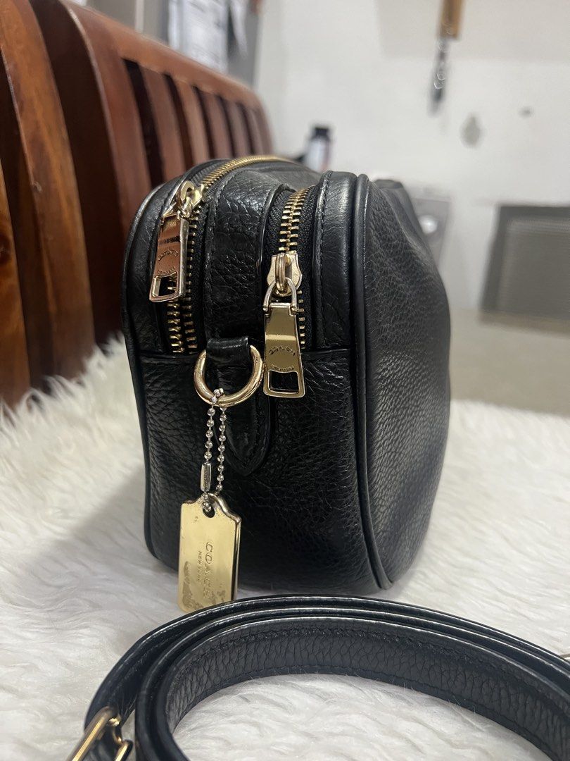 Coach Camera Bag (Category: Cross-body Bags) located in General Trias. Submitted by mybag2025 (Listing ID 1468651815, Image 2). Description: Good condition .