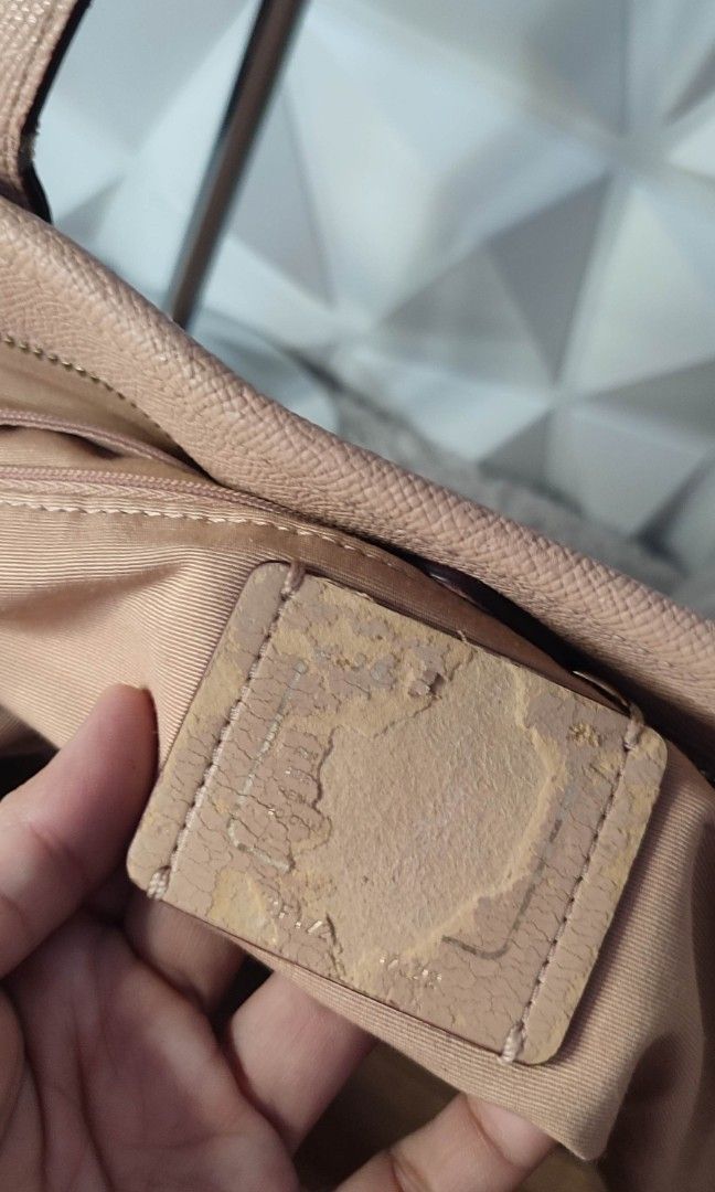 Coach City Tote Peach (Category: Tote Bags) located in Pasig City. Submitted by xcess_baggage (Listing ID 1468634838, Image 3). Description: .