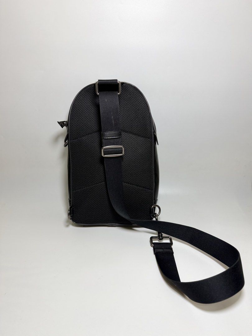 COACH Coach Shoulder Graham Pack Men’s Monogram (Category: Belt bags, Clutches and Pouches) located in Manila. Submitted by mankindarchivesv2 (Listing ID 1468544187, Image 2). Description: COACH Coach Shoulder Bag F37573 Graham Pack In Signature Canvas Graham Pack Signature Coated Canvas Cowhide Signature Excellent condition / minimal Sign of used Rank A / no inclusion bag only Authentic Price: 6500 php G-cash Bank Mode of payment Courier Jnt Lal