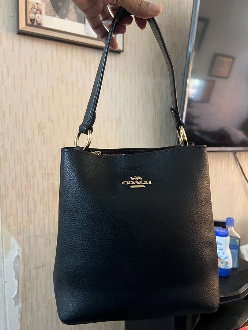 Coach Collection (Category: Cross-body Bags) located in General Trias. Submitted by mybag2025 (Listing ID 1468571954, Image 3). Description: Like new coach bags and wallets.