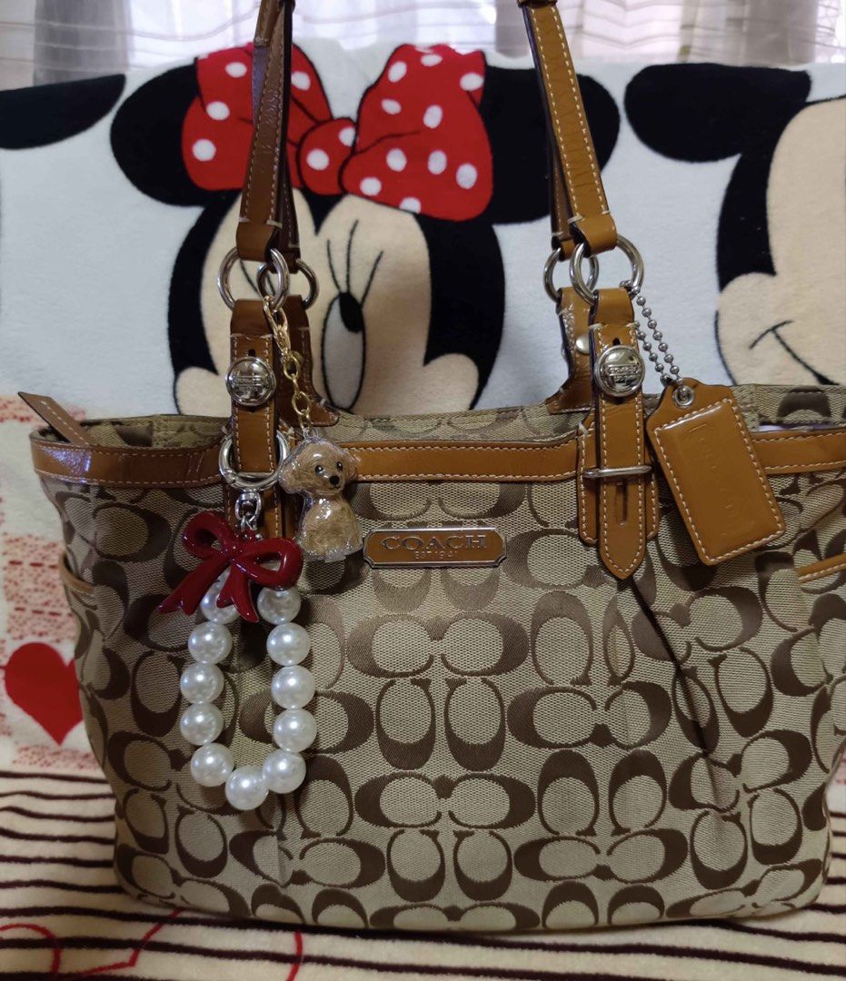 Coach Gallery Tote Bag (Category: Luxury Bags & Wallets) located in Quezon City. Submitted by cheesyjollyhotdog1 (Listing ID 1468513229, Image 2). Description: MOP: cashg/maya MOD: Lalamove SUPER GANDA DI KO SANA I-LET GO ‘TO KASO NEED KO FUNDS .