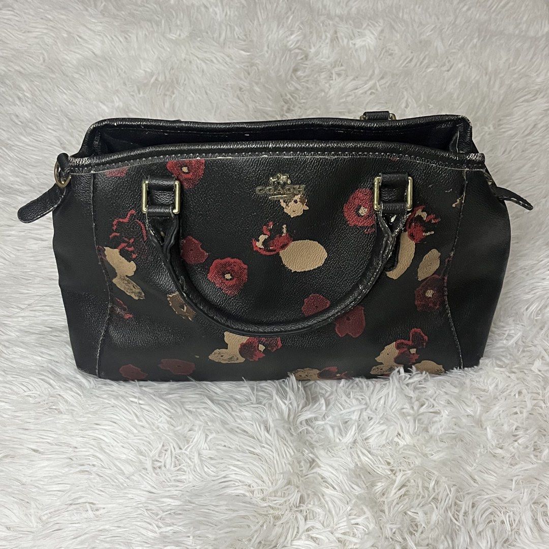 Coach Hand Bag (Category: Luxury Bags & Wallets) located in Manila. Submitted by g_archive. (Listing ID 1468553939, Image 1). Description: .