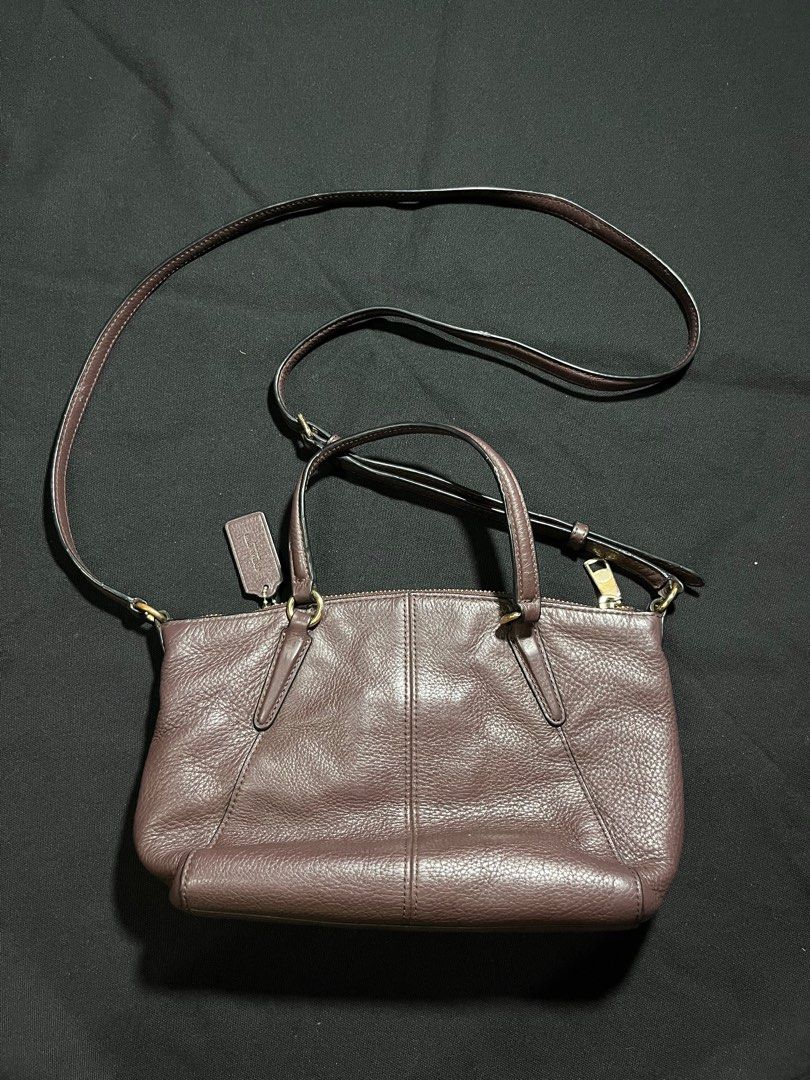 COACH KELSEY MINI BAG (Category: Luxury Bags & Wallets) located in Quezon City. Submitted by headline. (Listing ID 1468679159, Image 2). Description: COACH KELSEY MINI BAG BURGUNDY OR OXBLOOD LEATHER EXCELLENT CONDITION (ISSUE:PEALING TAGS) THE REST EXCELLENT CONDITION FOR ONLY:1,850php +SHIPPING FEE.