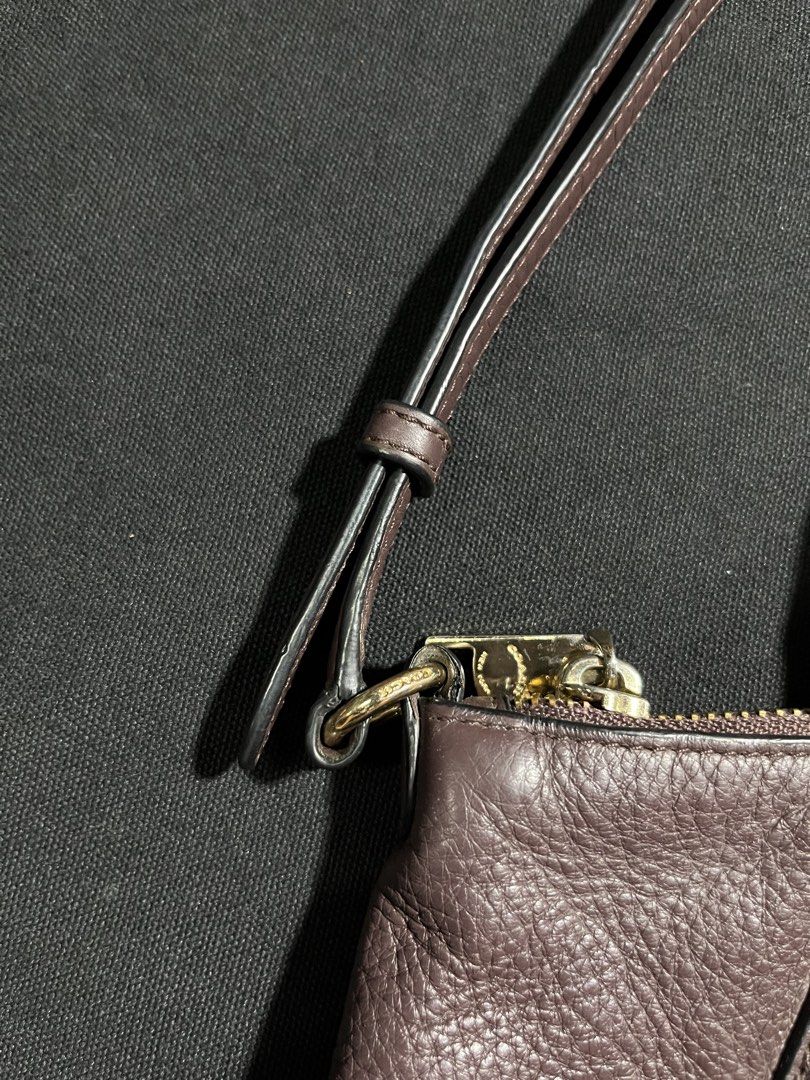 COACH KELSEY MINI BAG (Category: Luxury Bags & Wallets) located in Quezon City. Submitted by headline. (Listing ID 1468679159, Image 3). Description: COACH KELSEY MINI BAG BURGUNDY OR OXBLOOD LEATHER EXCELLENT CONDITION (ISSUE:PEALING TAGS) THE REST EXCELLENT CONDITION FOR ONLY:1,850php +SHIPPING FEE.