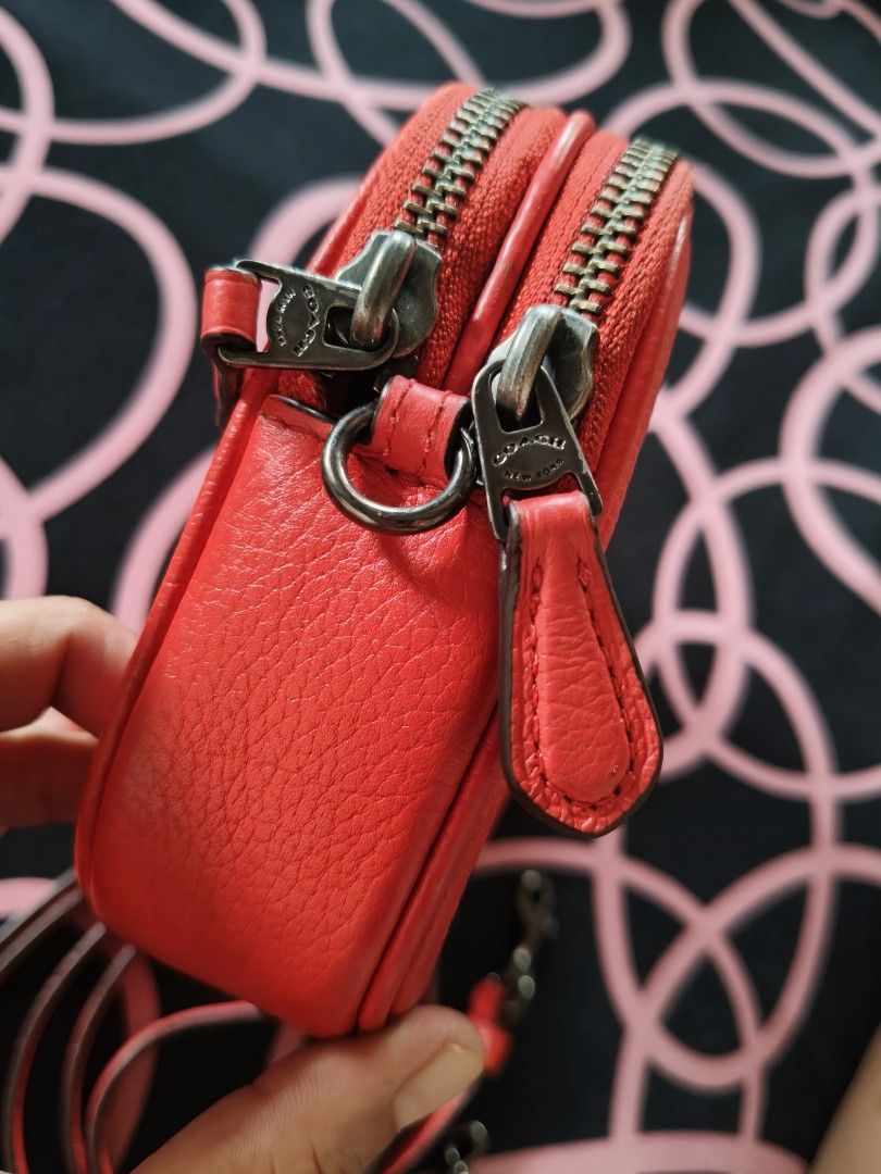 Coach mini sling bag (Category: Cross-body Bags) located in Kalibo. Submitted by abhie_one30 (Listing ID 1468664346, Image 2). Description: mini only pero kasya promax . medyo bakbak creed ..