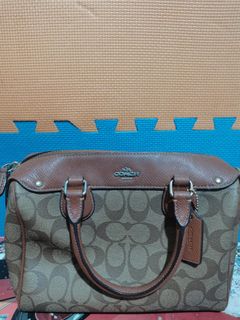 (Category: ) located in . Submitted by jjbrandedcloset (Listing ID 1468574038, Image 1). Description: .