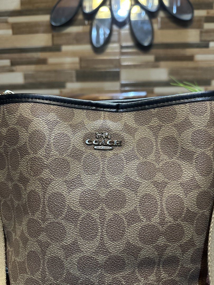 Coach Signature Monogram Bucket Bag with Webbing Strap (Category: Luxury Bags & Wallets) located in Caloocan City. Submitted by kristel3094 (Listing ID 1468656929, Image 2). Description: Nice♥️.