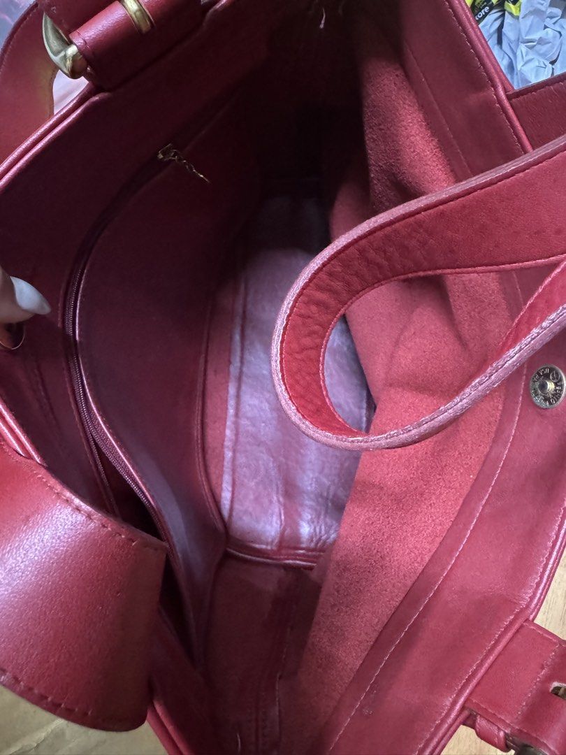 Coach Soho Lafayette Tote Bag (Category: Tote Bags) located in Las Pinas. Submitted by kwenbeh (Listing ID 1468463161, Image 3). Description: .