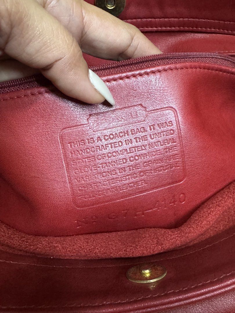 Coach Soho Lafayette Tote Bag (Category: Tote Bags) located in Las Pinas. Submitted by kwenbeh (Listing ID 1468463161, Image 2). Description: .