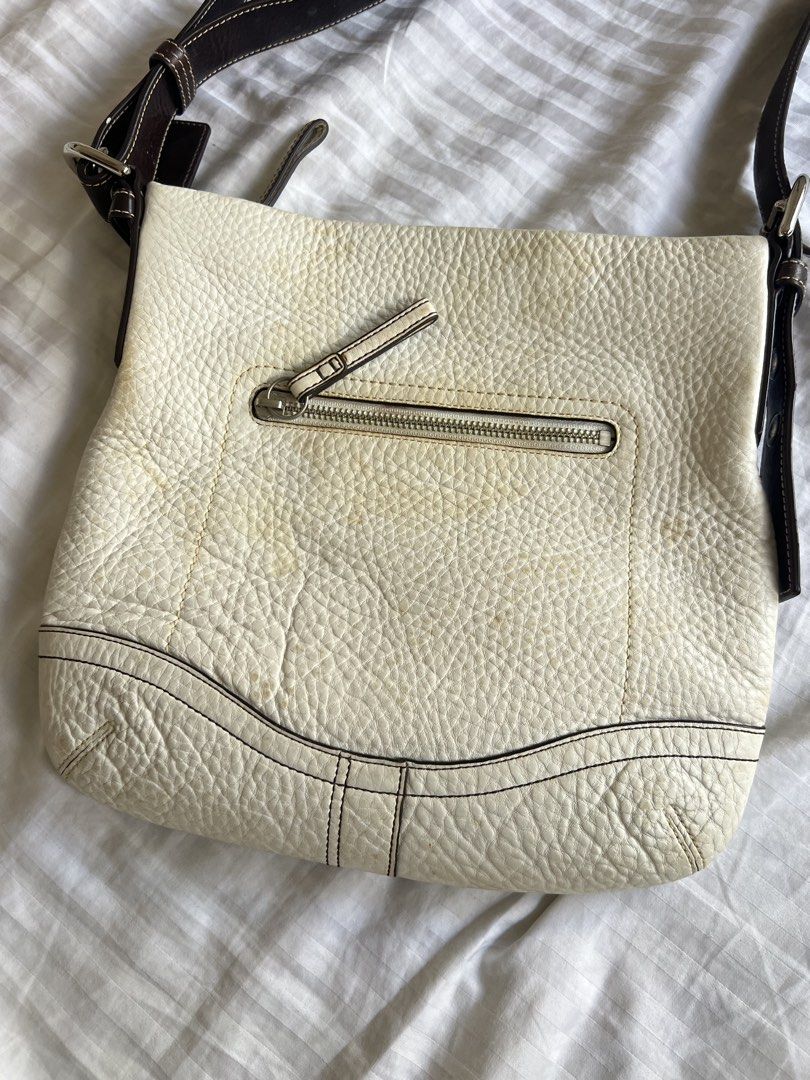 Coach Soho Long Strap Bag (Category: Luxury Bags & Wallets) located in Victorias. Submitted by jfindsss2 (Listing ID 1468513257, Image 2). Description: Wont entertain lowballer pm for more deets Selling my moms preloved coach vintage soho long strap bag rfs: not using anymore Loc: Iloilo city through lbc/flash only .