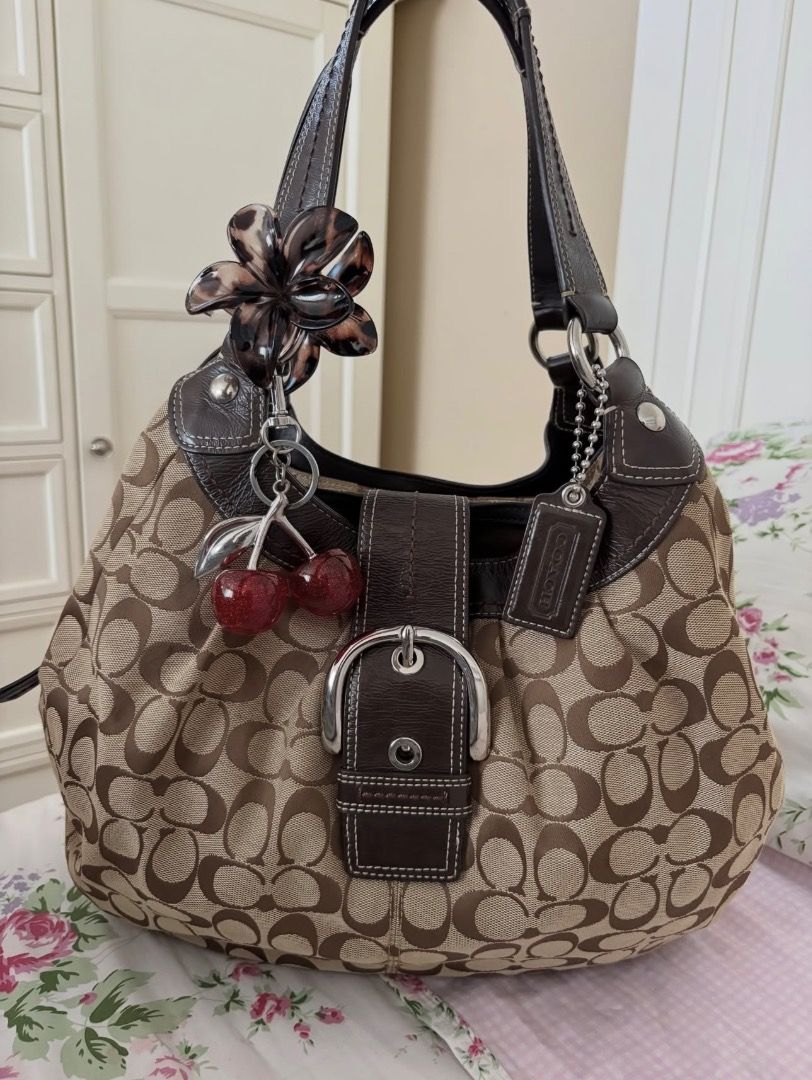 Coach Soho Lynn Med Size (Category: Shoulder Bags) located in Dagupan City. Submitted by emmanreyes (Listing ID 1468515823, Image 1). Description: Brandnew condition In transit Eta: next week Open for early reservation.