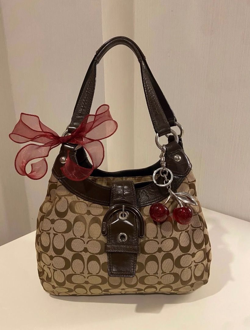 Coach Soho Lynn Mini/Small Size (Category: Shoulder Bags) located in Dagupan City. Submitted by emmanreyes (Listing ID 1468515643, Image 1). Description: Brandnew condition, from japan In transit Eta: nov-dec Open for early reservation .