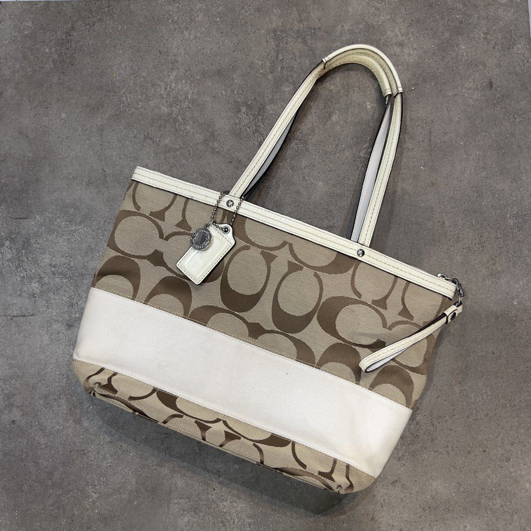 Coach Tote Bag Y2K (Category: Shoulder Bags) located in Manila. Submitted by primivaluxeshop (Listing ID 1468660570, Image 1). Description: Negotiable.